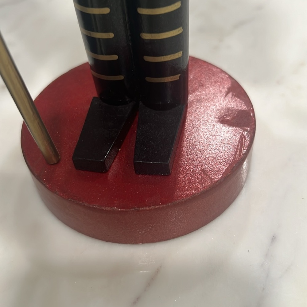 2 Nutcrackers - Picture 10 of 14